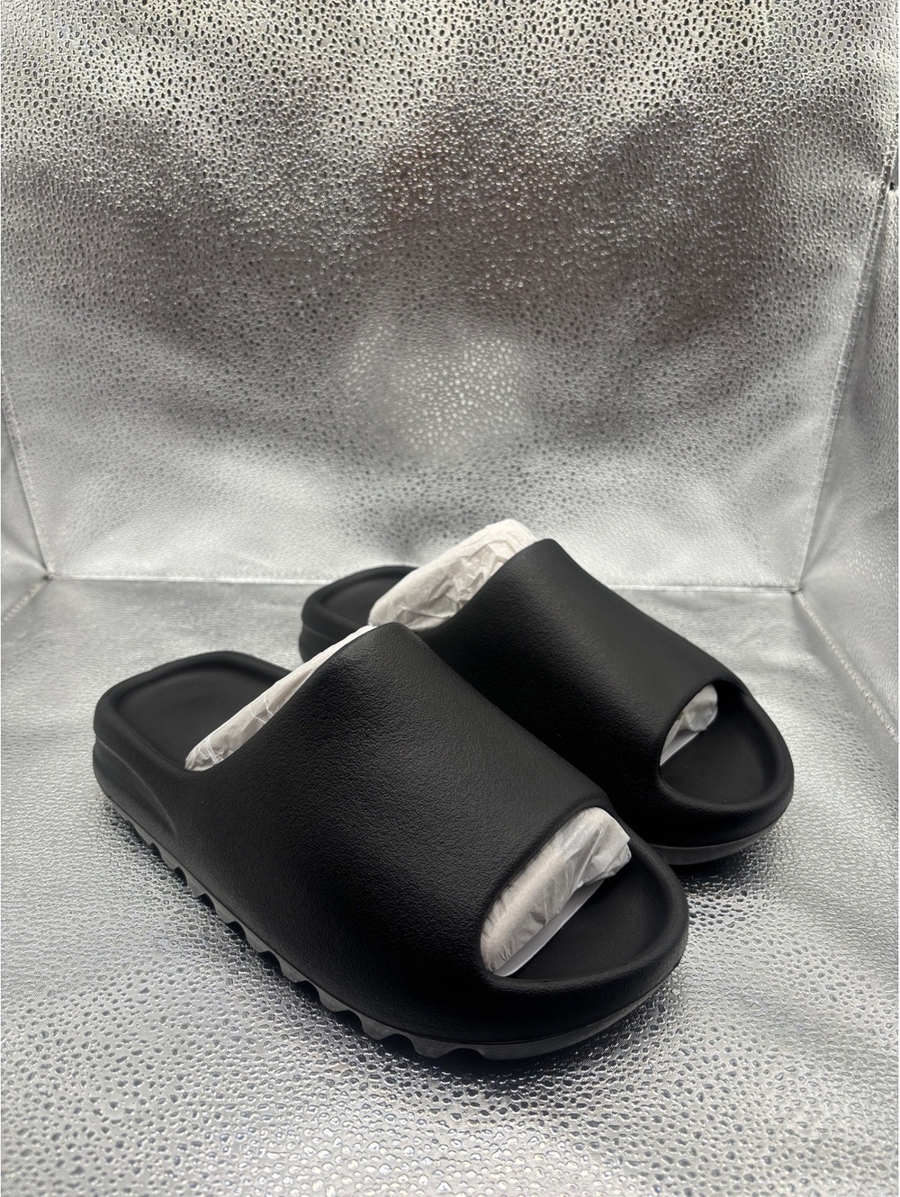 YS-01 black Yeezy slide size 7